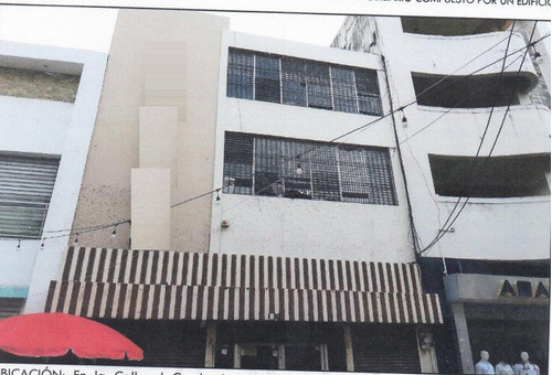 Edificio En Conde Zona Colonial De Tres Pisos