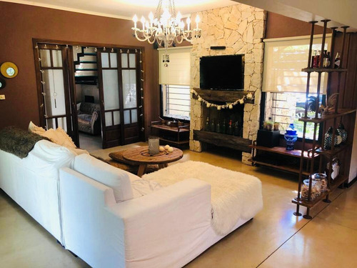 Imagen 3 de 27 de Casa - Barrio Parque Leloir