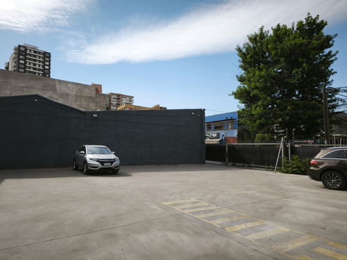 Arriendo. Amplia Bodega De 468 Mts2 En Pleno Patronato