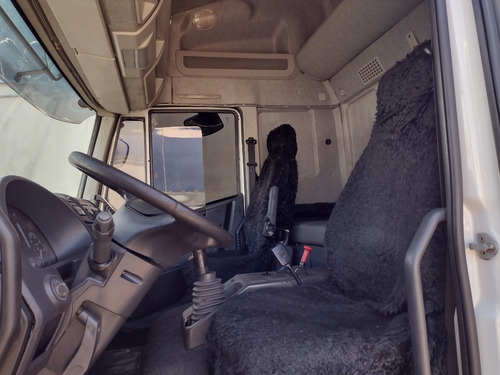 Imagem 8 de 10 de Iveco Tector 240e28s Ano 2013 Bitruck Carroceria