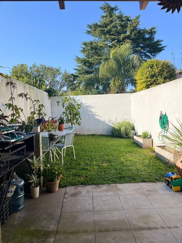 Imagen 9 de 9 de Impecable Duplex 3 Amb Con Jardin Y Cochera