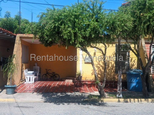 Daniela Linarez Vende Casas Comoda Con Facil Acceso Y Buena Ubicacion De Cabudare Cerca De Todo Con Seguridad Las 24 Horas Y Todos Los Servicios Básicos