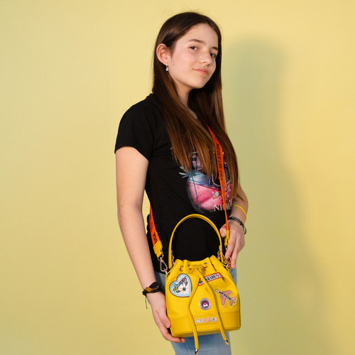 Bolsa De Jareta De Nicole Lee De Nylon Con Parches Ss25 Acabado De Los Herrajes Níquel Color Amarillo Correa De Hombro Color Patch Diseño De La Tela Color Patch