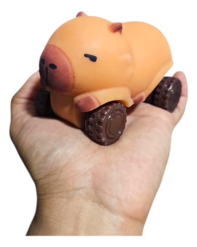 Squishy Capibaraen Arena Tipo Autito