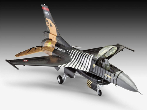 Imagen 3 de 4 de Lockheed Martin F-16c Solo Türk 1/72 Revell 04844