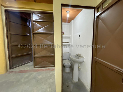 Galpón En Venta En La Avenida Constitución De Maracay Excelente Zona Comercial Listo Para Firmar Negociable Nela 24-23444