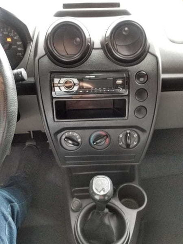 Ford Fiesta 1.0 8v Flex 5p