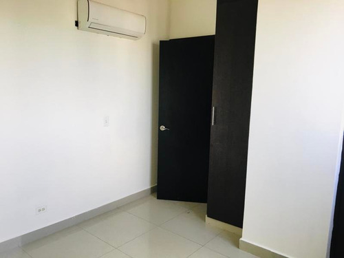 Venta De Apartamento Céntrico En Ph Miyaki, 20-5170