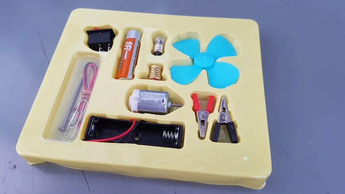 Kit Solar Escolar Con Motor, Placa Y LED Para Experimentos De Electricidad