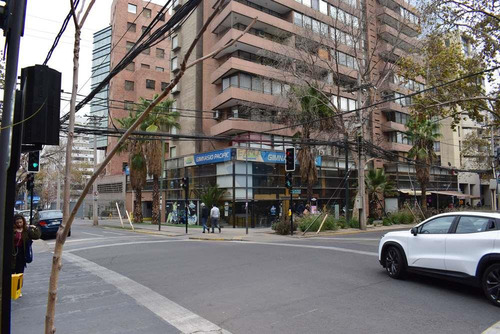 Estacionamiento Encomenderos/ Costanera Center