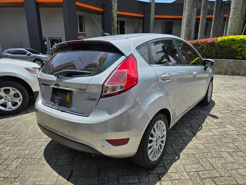 Ford Fiesta 1.6 Titanium Aut 2014