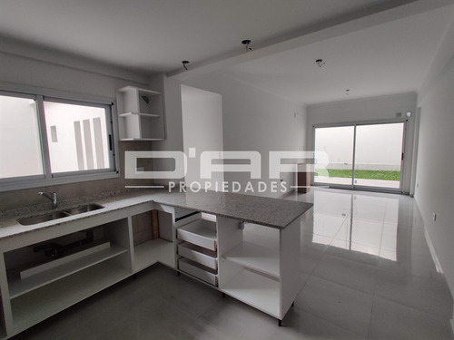 Imagen 6 de 20 de Departamento De 3 Ambientes Con Jardín Y Patio - Simbrón 3700