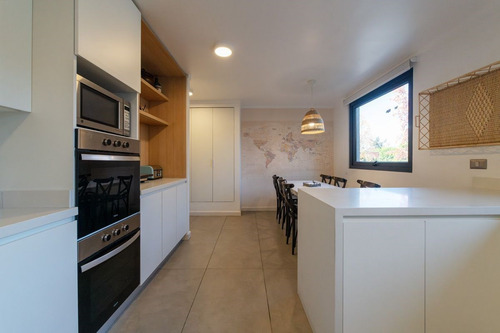 Casa En Arriendo De 5 Dorm. En Lo Barnechea