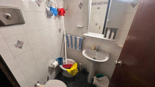 Alquiler Local Comercial, Centro Cordon Colonia Y Vazquez, Salon, Oficina Baño Y Subsuelo. 72 M2