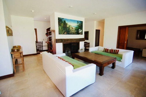 Casa En Venta De 4 Dormitorios En La Barra