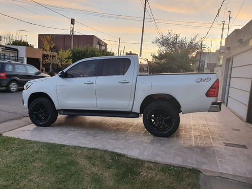 Imagen 8 de 8 de Toyota Hilux 2.8 Cd Srx 177cv 4x4 At 2017