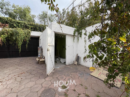 Casa En Colinas De San Javier, Guadalajara Con 7 Recámaras, 1305 M², Id: 151607