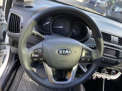 Imagen 13 de 21 de Kia Rio Spice Modelo 2013