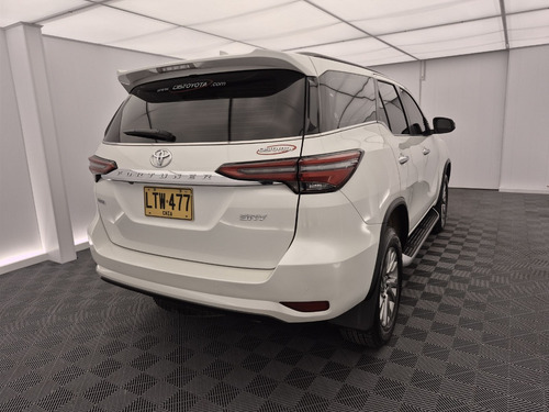 Toyota Fortuner 2.8 Srv