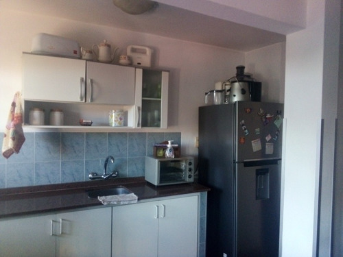 Apartamento 2 Dormitorios Corrales Y D.a. Larrañaga U$65.000
