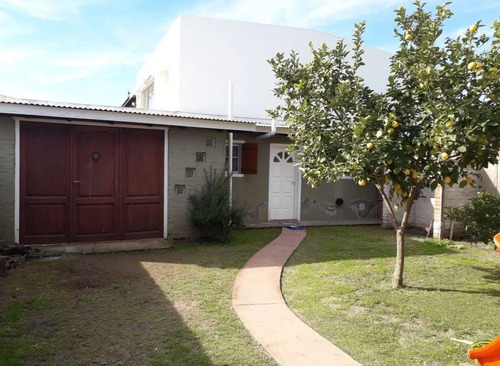 Casa En Venta - 3 Dormitorios 2 Baños - Cocheras - 300mts2 - Necochea