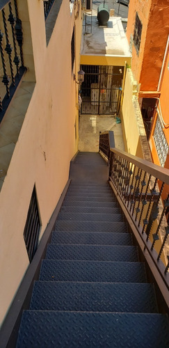Imagen 6 de 14 de Vendo Casa Amplia En Los Colegios , Santiago