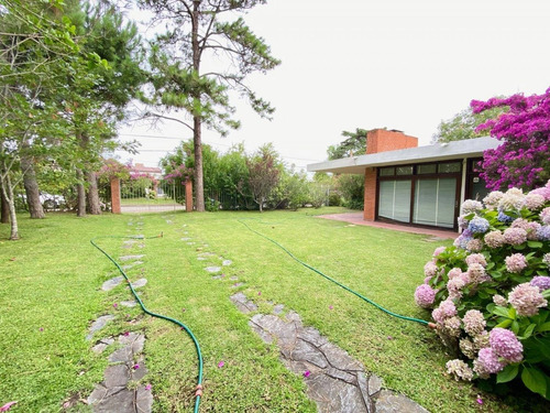 Casa En Venta De 3 Dormitorios En Playa Mansa