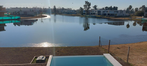 A Estrenar. Lote A Laguna Noroeste.