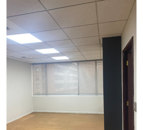 Excelente Oficina Ubicada En El Sector El Golf Las Condes