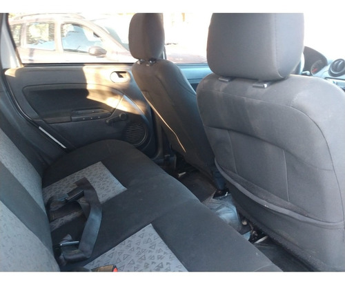 Imagen 8 de 11 de Ford Fiesta Max 1.6 Ambiente Plus