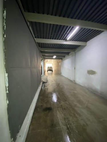Imagen 3 de 14 de Venta Edificio Industrial Los Dos Caminos. 1860 M2. 3 Plantas