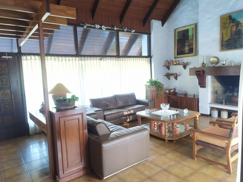 Gran Residencia En Paradas Mansa- Ref: 204