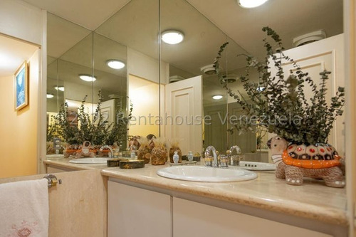 Imagen 17 de 25 de Mls #23-213 Único, Exclusivo E Inigualable Penthouse De Dos Niveles En La Mejor Ubicación De Los Chorros, Son Aproximadamente 1000 Mt 2 Con Excelente Distribución, Y De Un Gusto Impecable. Afm