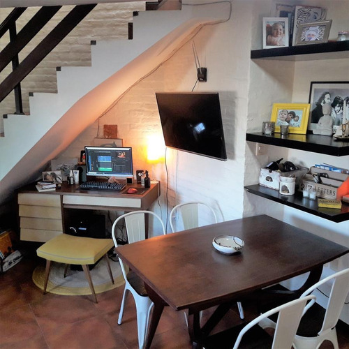 Casa En Buceo, Muy Buen Estado, 2 Dormitorios, 2 Baños, Cochera Y Parrillero