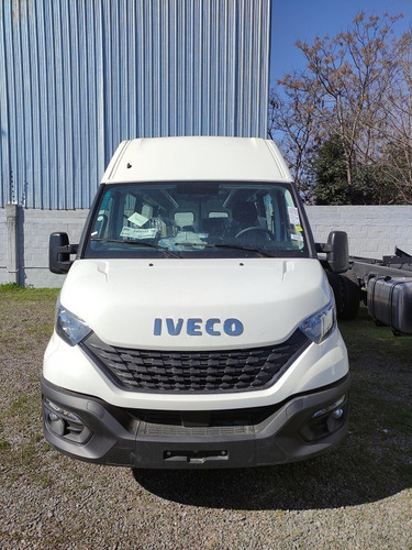 Imagen 2 de 4 de Iveco Daily 19+1
