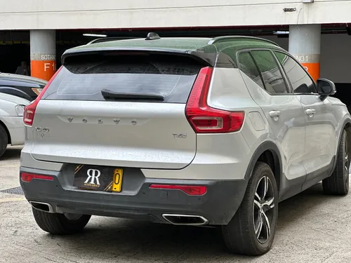 Volvo XC40 R-DESIGN FWD