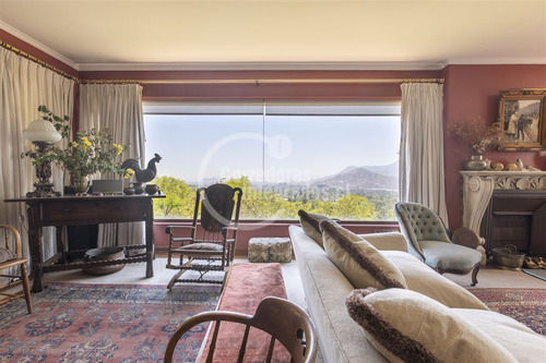 Casa En Venta De 6 Dorm. En Las Condes
