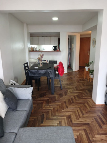 7 Entre 45 Y Plaza Italia, Departamento 2 Dormitorios Venta.
