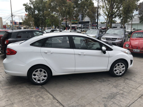 Imagen 3 de 15 de Ford Fiesta 4 Puertas