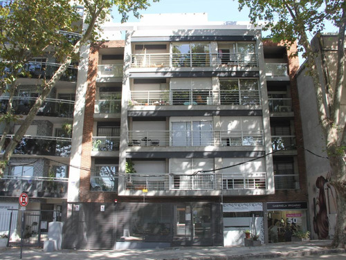 Apartamento Sobre Av. Rivera, Excelente Ubicación Y Excelente Estado . 1 Dormitorio Con Terraza 