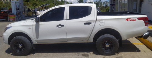 Imagen 2 de 13 de Mitsubishi L200 2019 2.5l