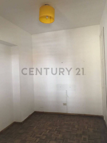 Venta De Departamento De 2 Dormitorios En Santa Fe.