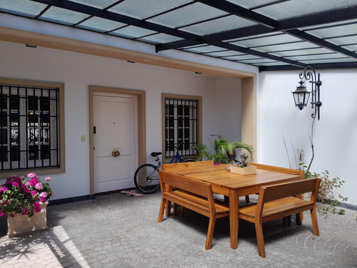 Casa En Venta En Martinez De Libertador Al Rio.