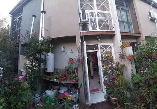 Imagen 2 de 8 de Venta De Duplex Sobre Calle Dastugue 2200
