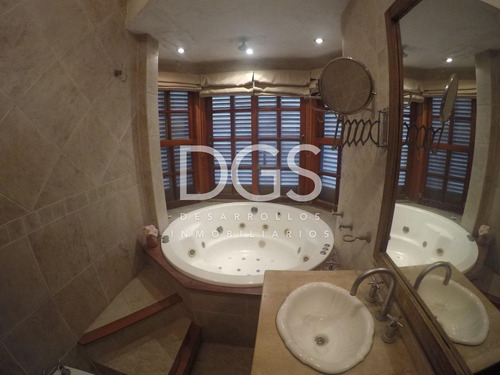 Casa 5 Ambientes En Venta En Banfield