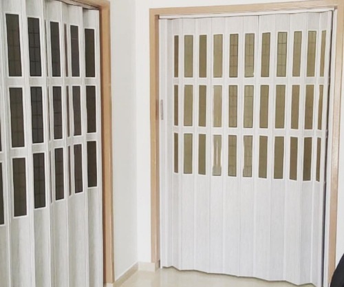 Puerta Plegadiza Pvc Medio Vidrio 0,74x2m De 10mm Plegable