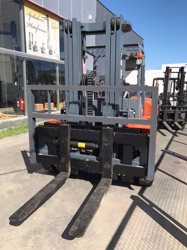 Autoelevador Chl 7000 Kg Isuzu Japones Mástil Triple 4.5 M