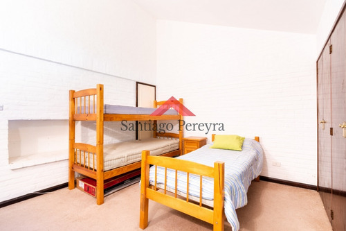 Buena Casa En San Rafael De Cuatro Dormitorios Con Pisicina- Ref: 6467