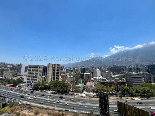 Apartamento En Venta Con Excelente Ubicaciòn En La Urb. Lomas De Las Mercedes
