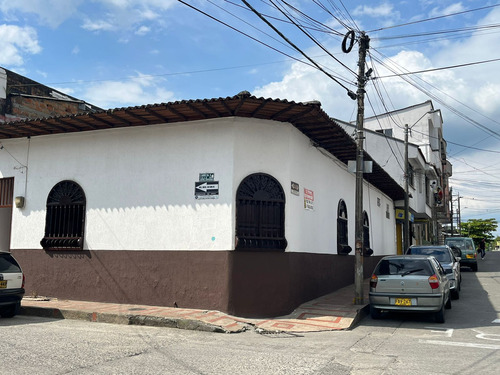 Se Vende Casa Esquinera Bien Ubicada En Quimbaya Quindio